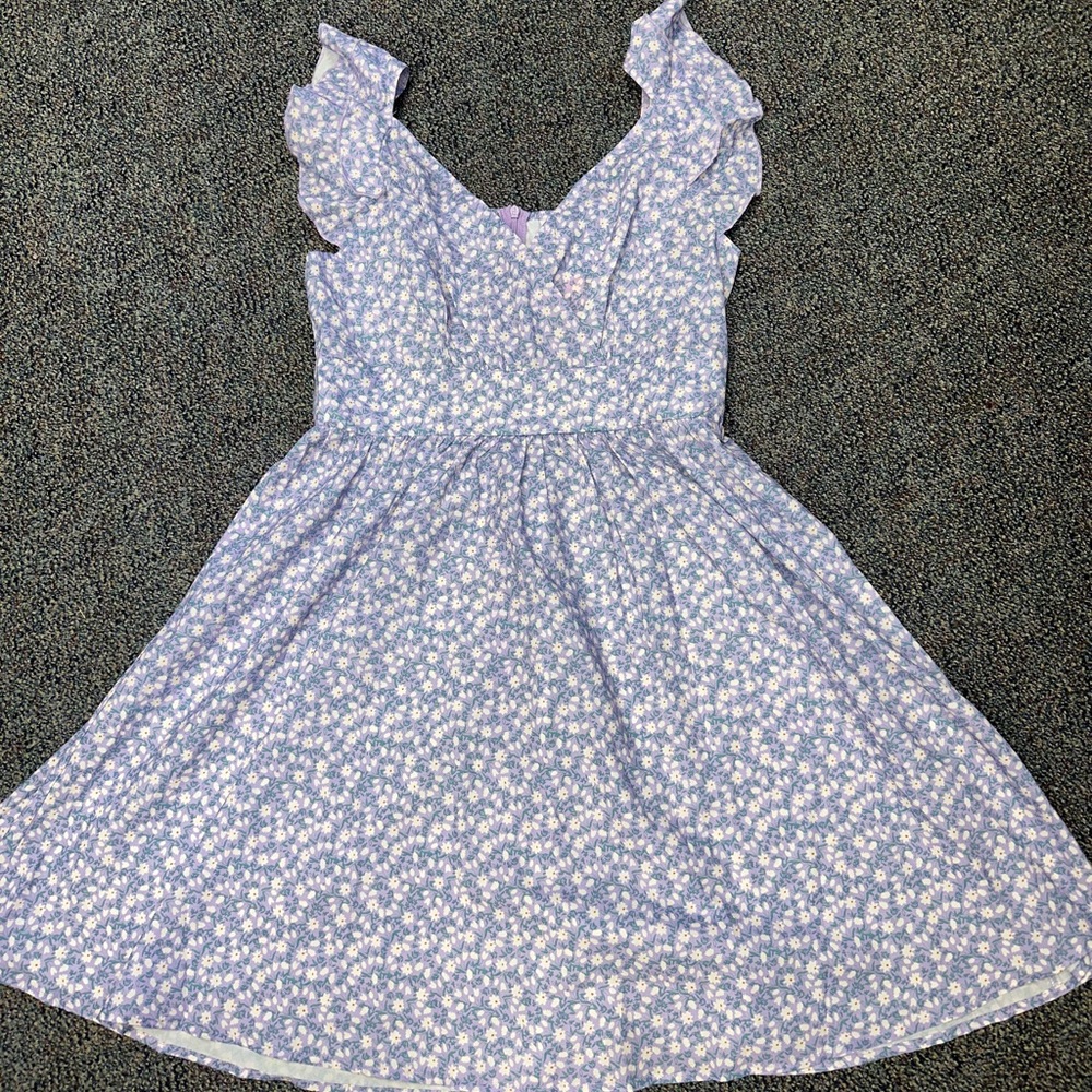 JJ’s House Purple with white flower dress size M